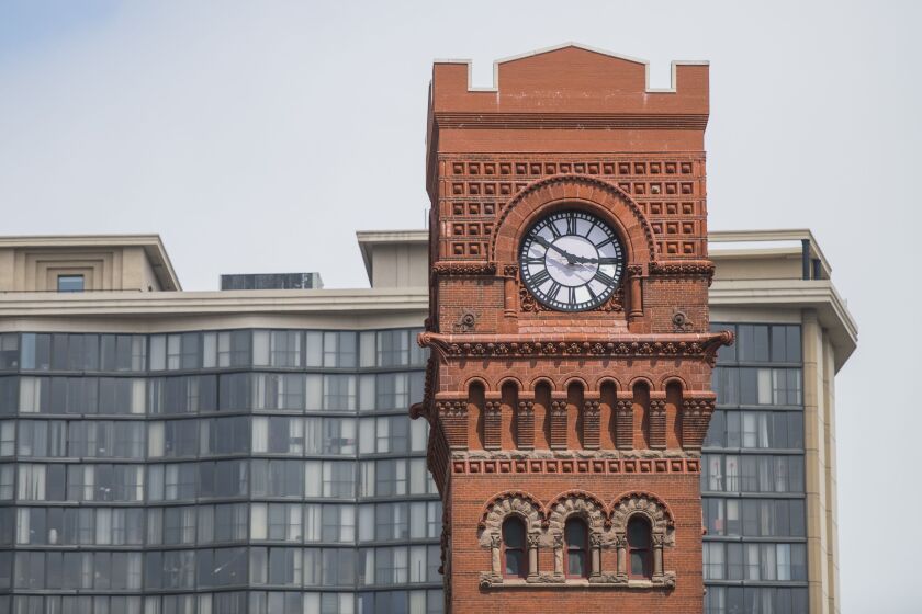 The Loop vs Printer's Row Chicago